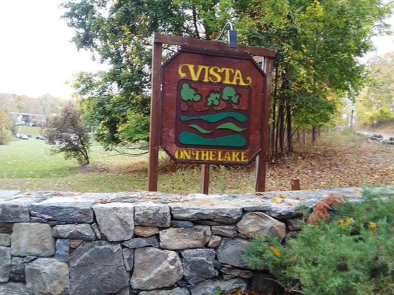 1100 Vista On The Lk — Photo 5