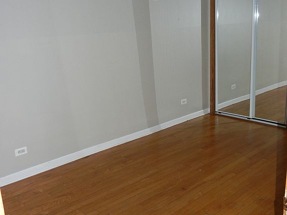 2nd image of 3324 W Belle Plaine Ave #1