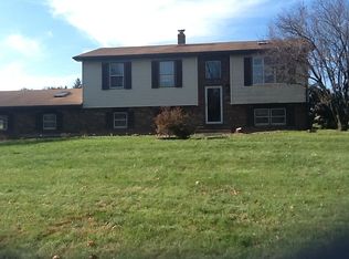 909 State Park Rd, Wind Gap, PA 18091