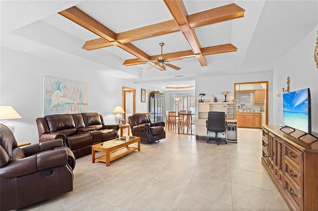 3 bed, 2.0 bath, 1512 sqft, $3,000 — Photo 2