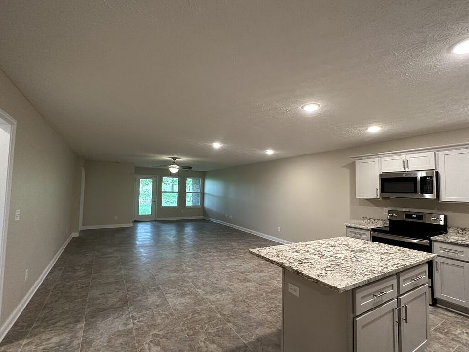 1st image of 315 Breckinridge Cir