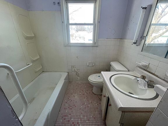 3rd image of 1276 Galtier St