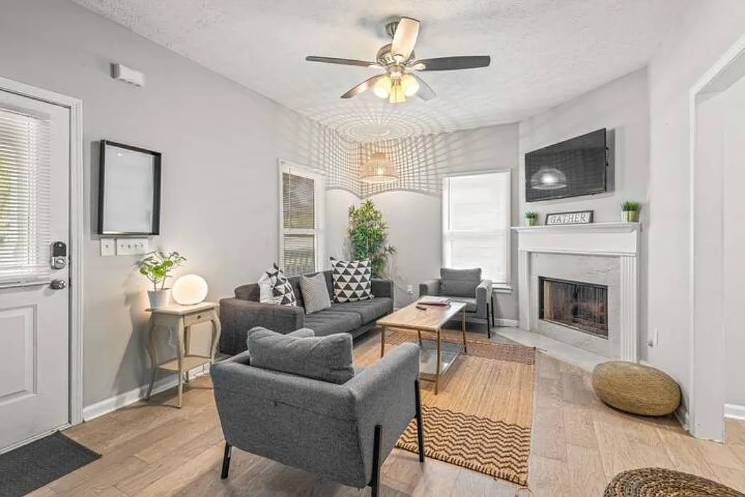 1296 Sells Ave SW — Photo 2