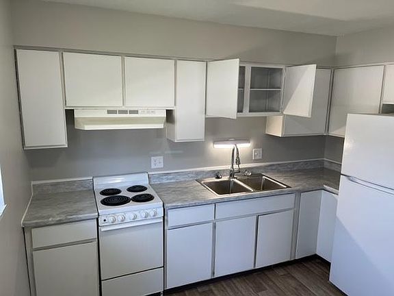 2nd image of 914 W Lake Ave APT 1