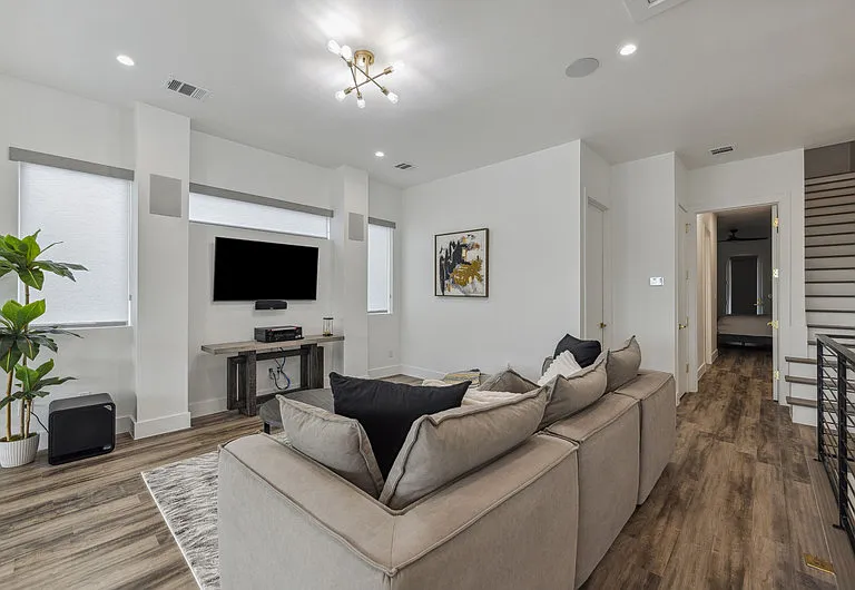 2429 Vagas St — Photo 17