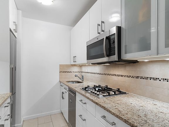 4th image of 61 W 62nd St APT 4B