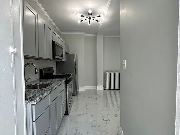 4th image of 346 Franklin Pl #2B