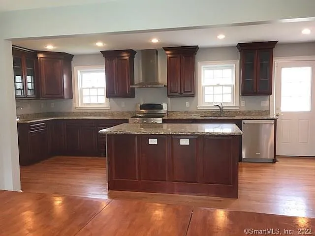 21 Twin Hills Rd — Photo 3