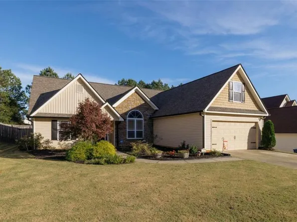 32 Lighthouse Dr, Winder, GA 30680