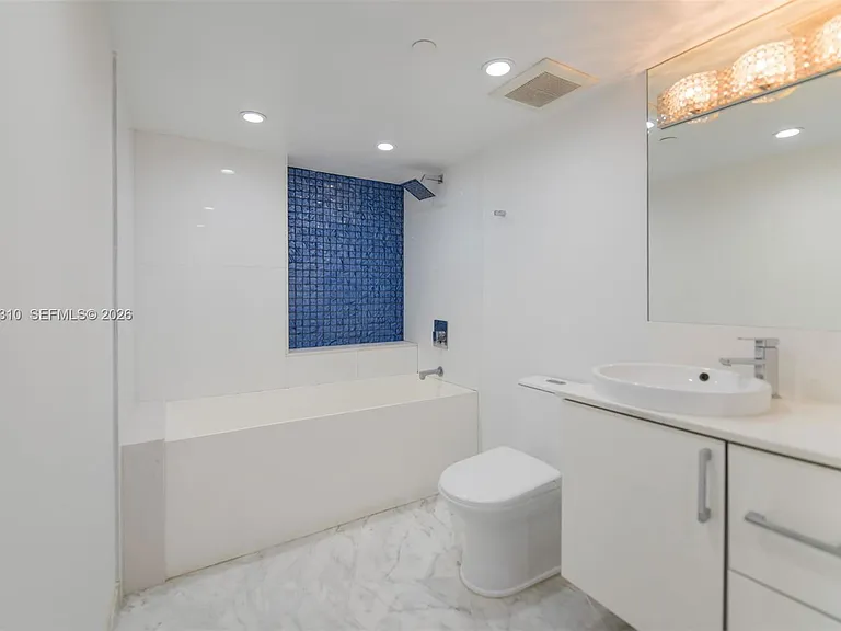 19195 NE 36th Ct #2707 — Photo 16