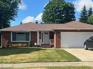 6735 Larchmont Dr, Mayfield Heights, OH 44124