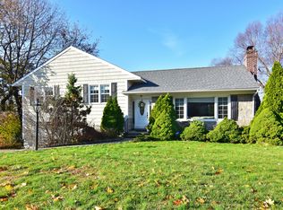 22 Manger Cir, Pelham, NY 10803