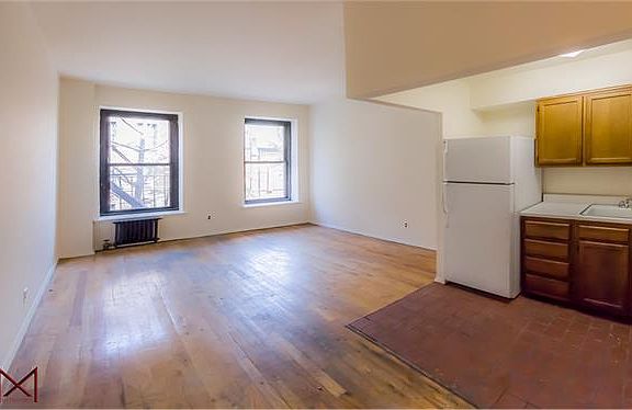 3rd image of 418 W 46th St APT 3A