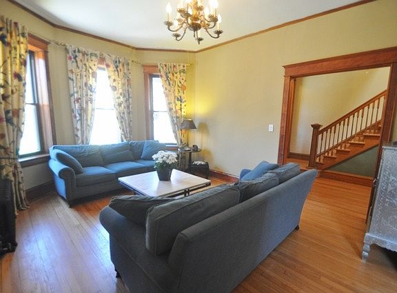 4th image of 1119 E 54th St