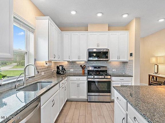 5th image of 553 VISTA LAKE Circle