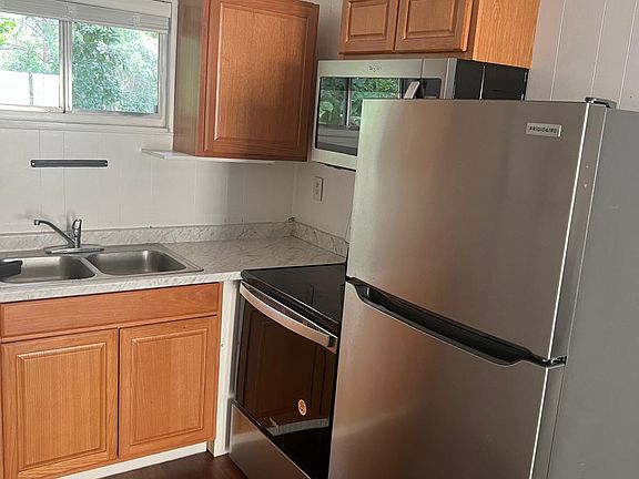 5th image of 510 SE 8th St APT 16