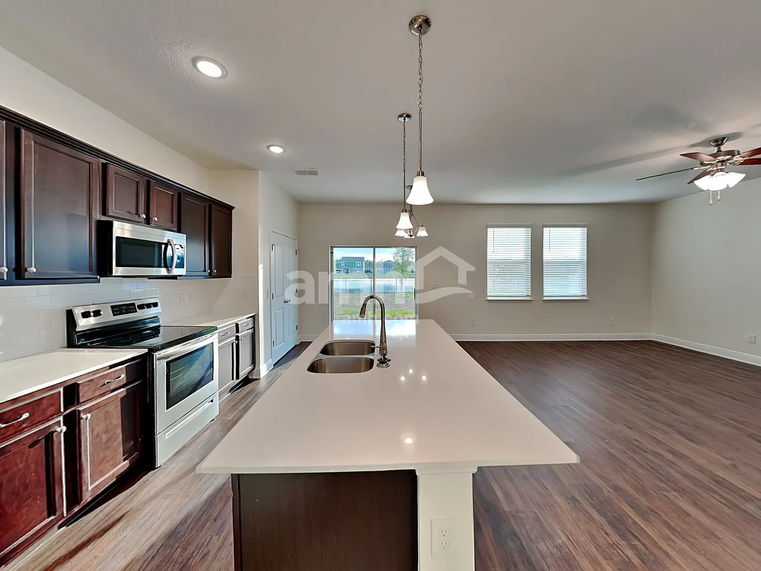 4 bed, 2.5 bath, 1977 sqft, $2,550 — Photo 3