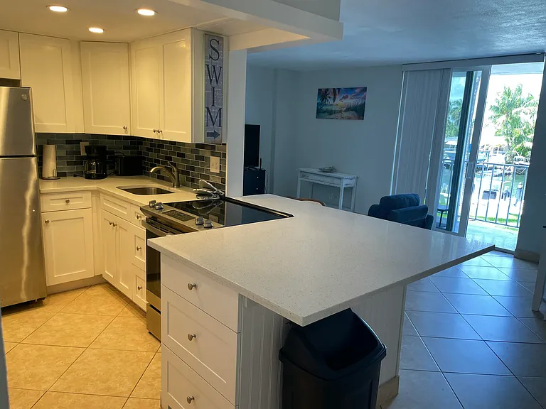1731 SE 15th St #206 — Photo 4