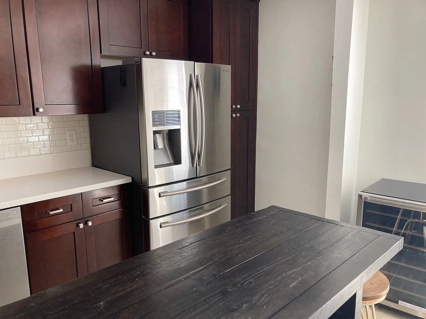 $3,795! Spacious 3-Bedroom, 3-Bathroom Home in Los Angeles! 90047! — Photo 4