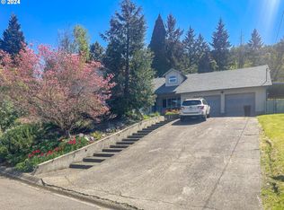 2411 W Crestview Ave, Roseburg, OR 97471