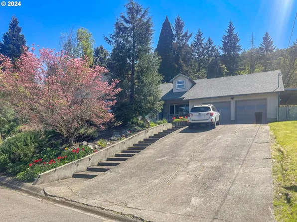 2411 W Crestview Ave, Roseburg, OR 97471