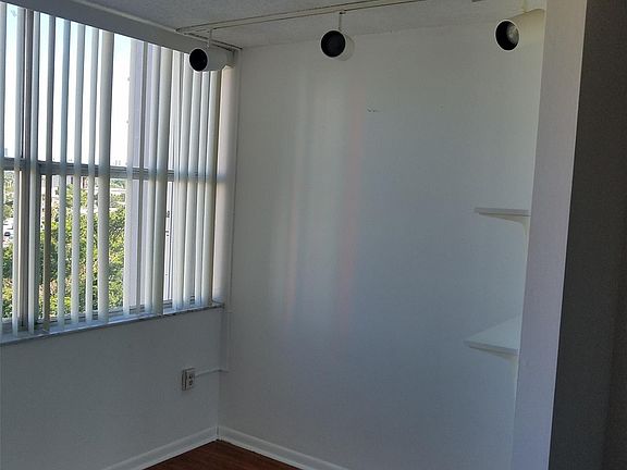 3rd image of 1300 NE Miami Gardens Dr APT 810E