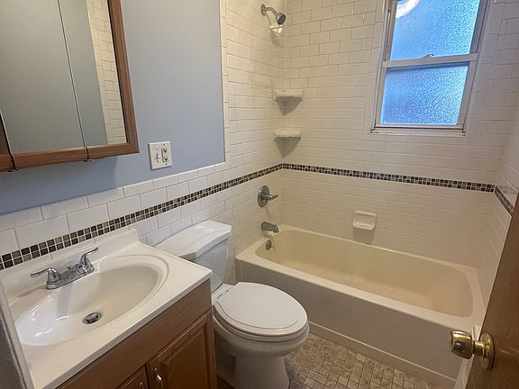 5th image of 119 Hobart Ave #2F