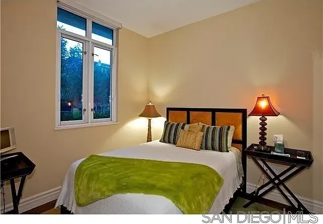 744 W Harbor Dr — Photo 13