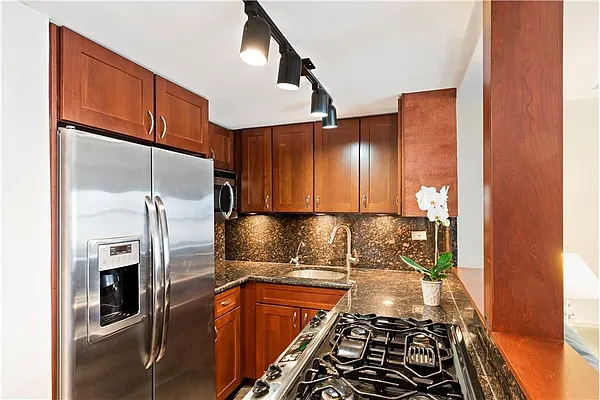 Sold by Terrace and Garden Properties | media 11