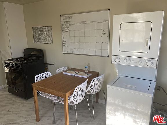 5th image of 533 W Hyde Park Blvd #6