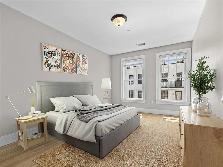 408 E 3rd St #5 — Photo 9