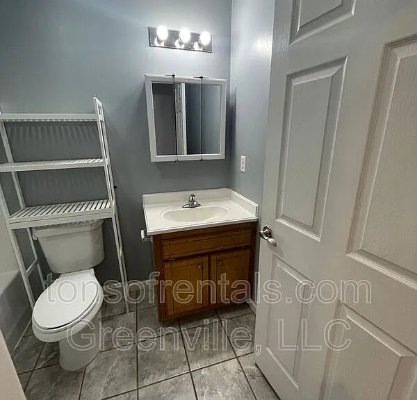 305 Scott St — Photo 13