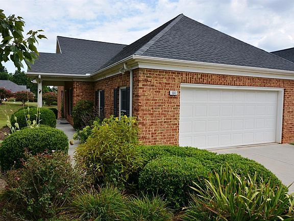 2nd image of 1041 Doulton Cir