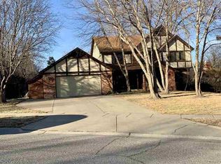 6320 Yellowstone Cir, Lincoln, NE 68510