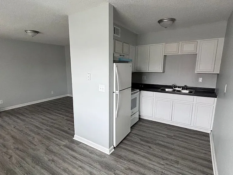 Garden View Apartments — Photo 27