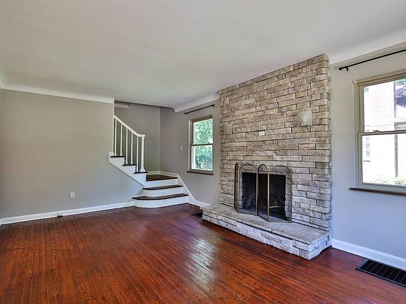 4th image of 345 Waverly Ave