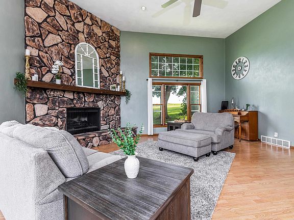 3rd image of 11915 Wedgewood Ln