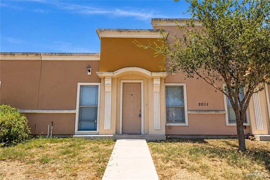 2 bed, 2.0 bath, 1900 sqft, $950 — Photo 1