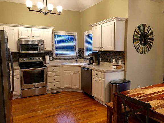 5th image of 2604 Milton Ln