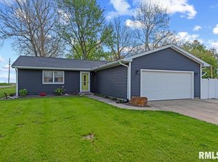 1444 Sportsman Dr, Taylorville, IL 62568