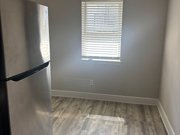 4th image of 10 Reliance Ct #10