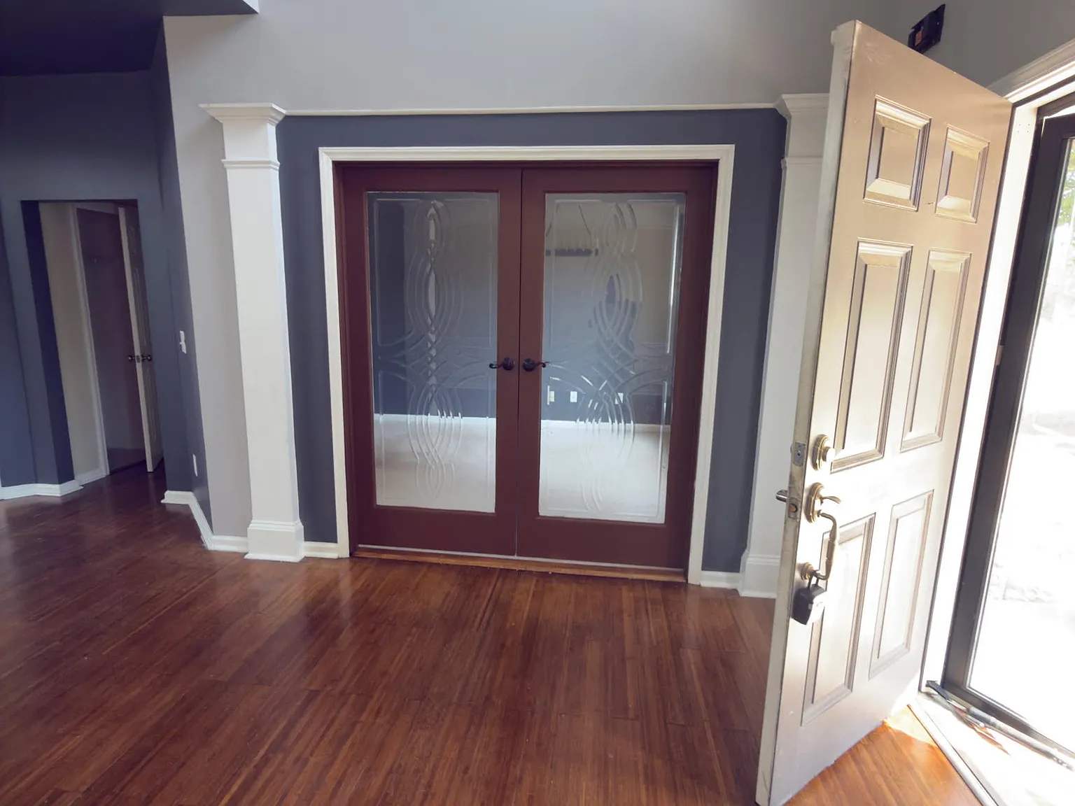 4 bed, 2.5 bath, 2550 sqft, $3,000 — Photo 2