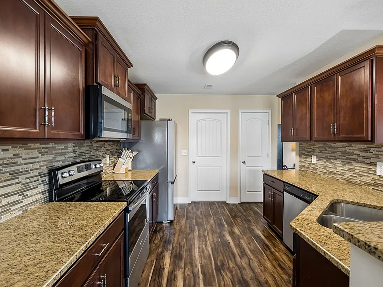 1151 Eagles Bluff Dr — Photo 10