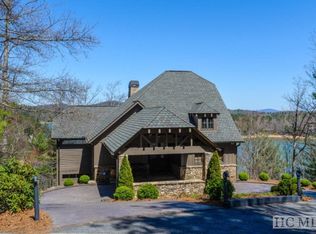 203 Lakeside Dr, Lake Toxaway, NC 28747