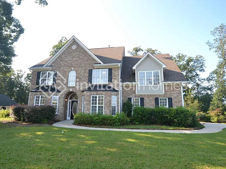 605 Morningside Dr N — Photo 1