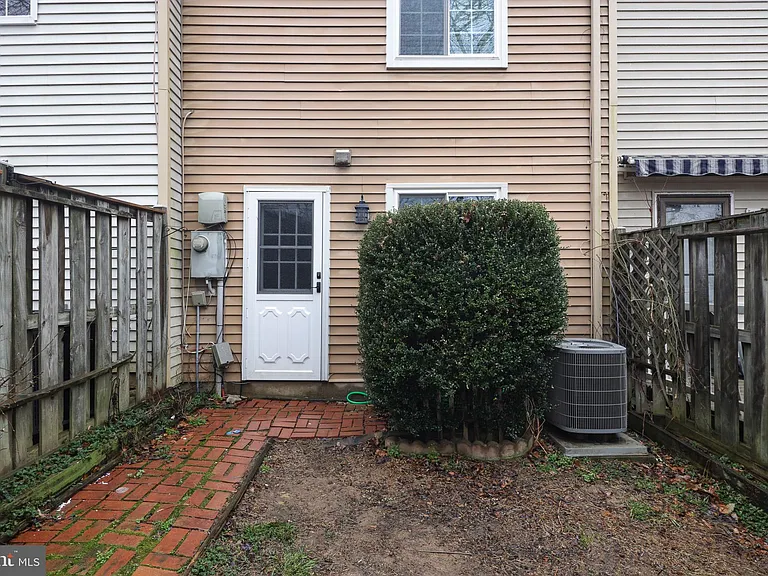 8736 Susquehanna St — Photo 23