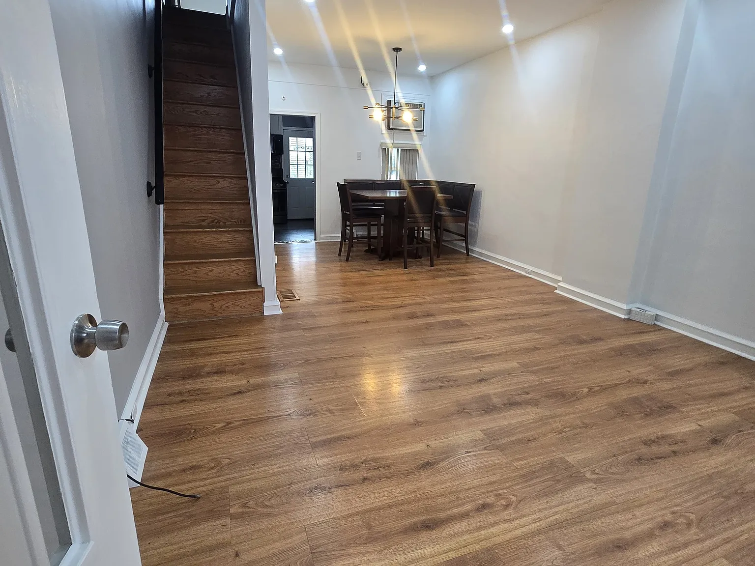 3146 Mercer St — Photo 4