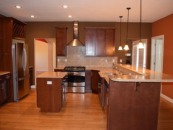 5th image of 16218 Heartland Ln
