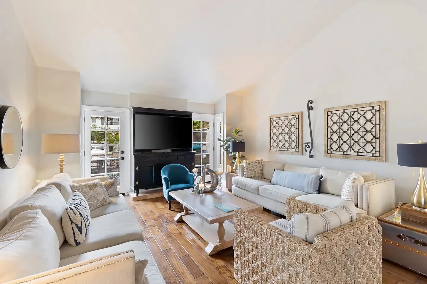4 bed, 1910 sqft, $9,800 — Photo 2