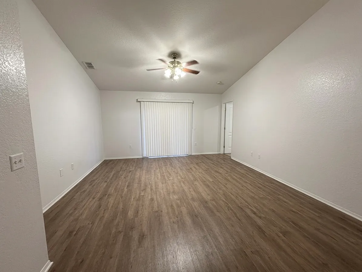 3 bed, 1244 sqft, $2,000 — Photo 3